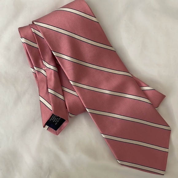 Mens Izod brand tie. Pink with stripe. - Picture 8 of 8